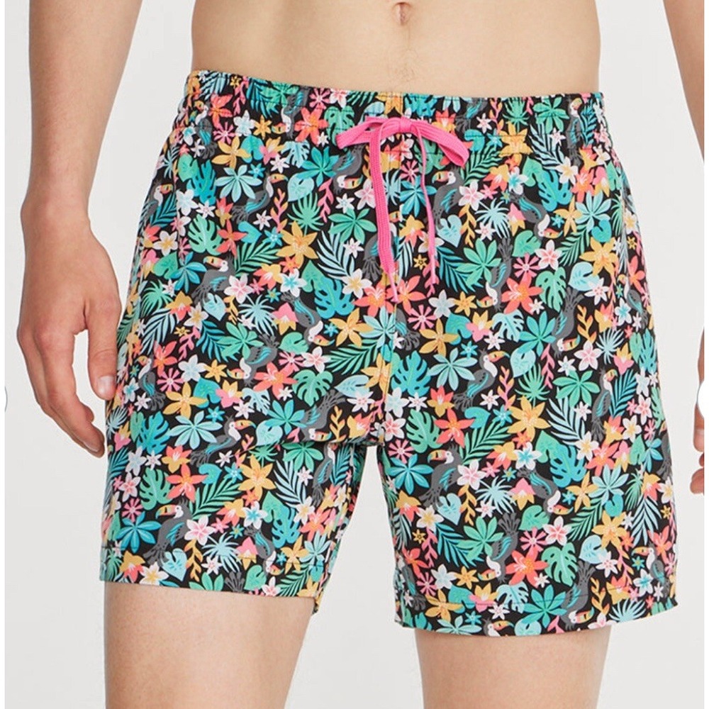 Chubbies Men's 5.5" Inseam Mesh Lined XL Black Floral Parrots Swim Shorts Tropic